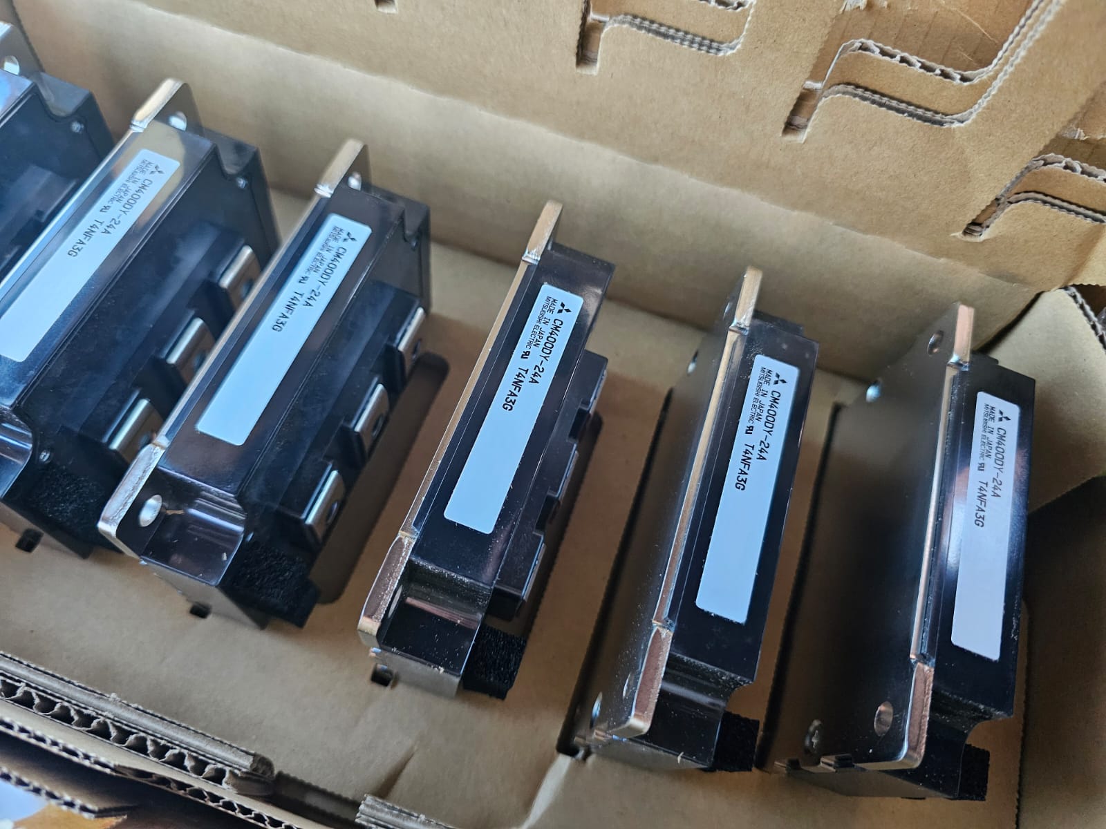 Módulo IGBT – Mitsubishi CM400DY-24A – 400 A 1.2 kV – alta potencia - Image 2